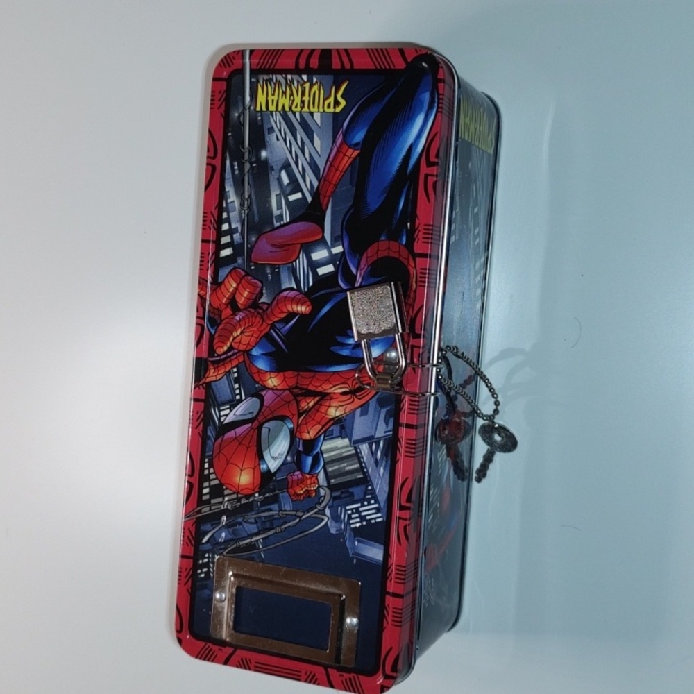 Spider-Man Tin Can Art Gym Locker With Lock Case - Red and Blue